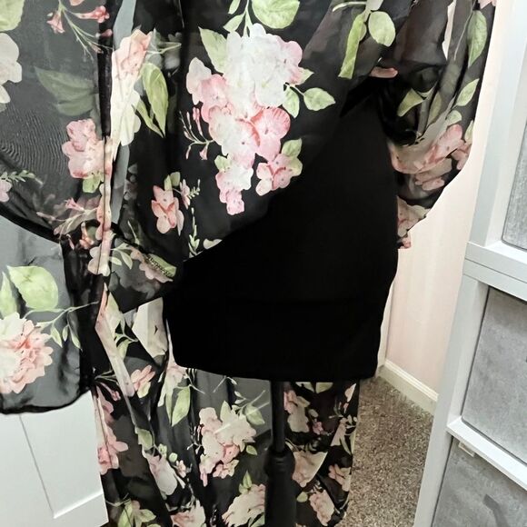 Windsor Black Floral Plunge Maxi Gown with Slit size Small - Picture 14 of 14